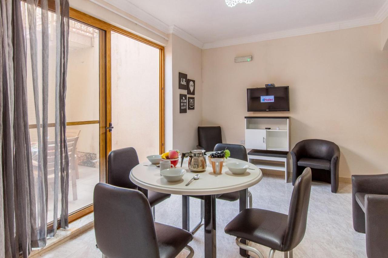 Pool & Sea Merill Apartments 멜리에하 외부 사진