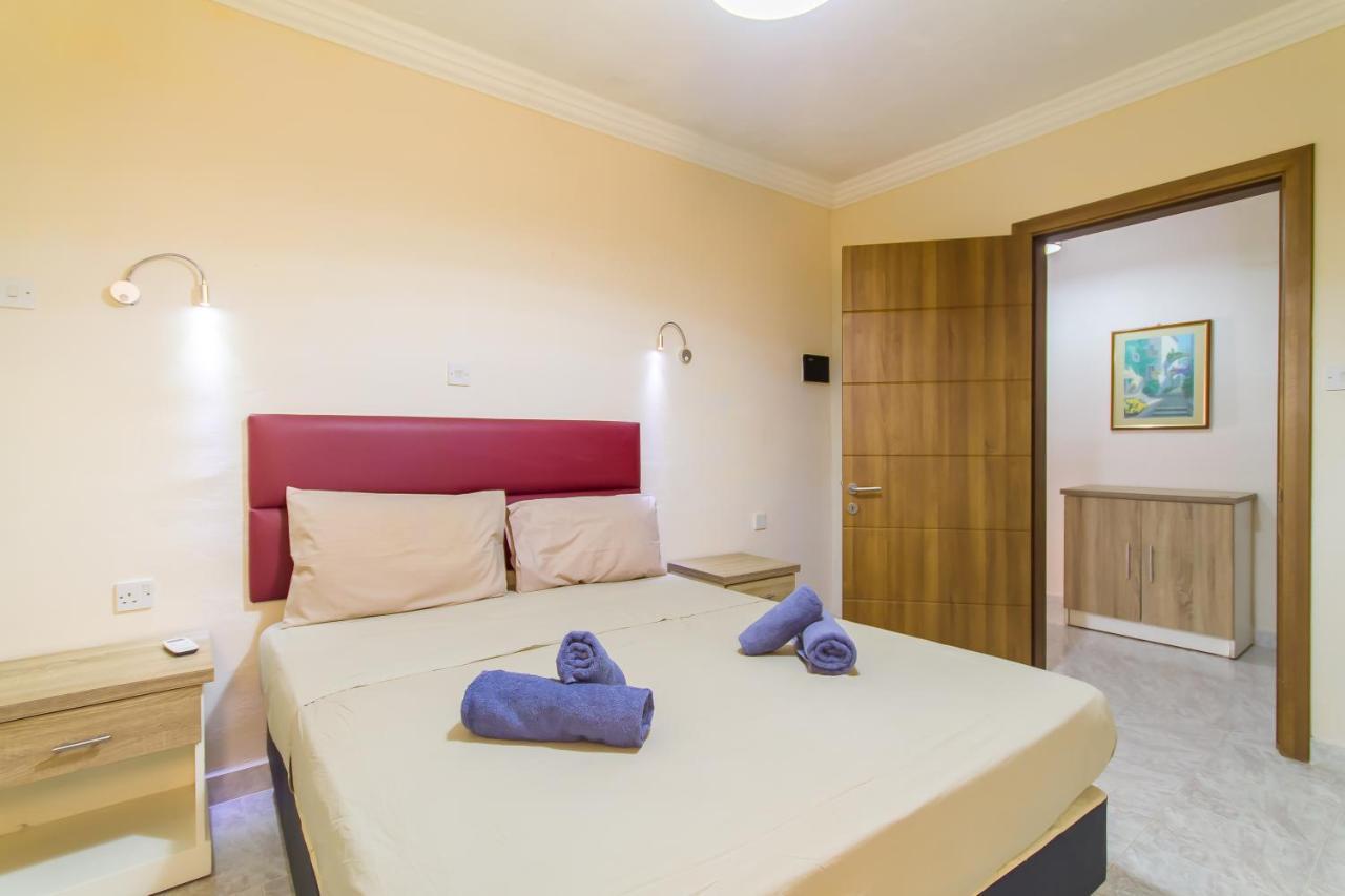 Pool & Sea Merill Apartments 멜리에하 외부 사진