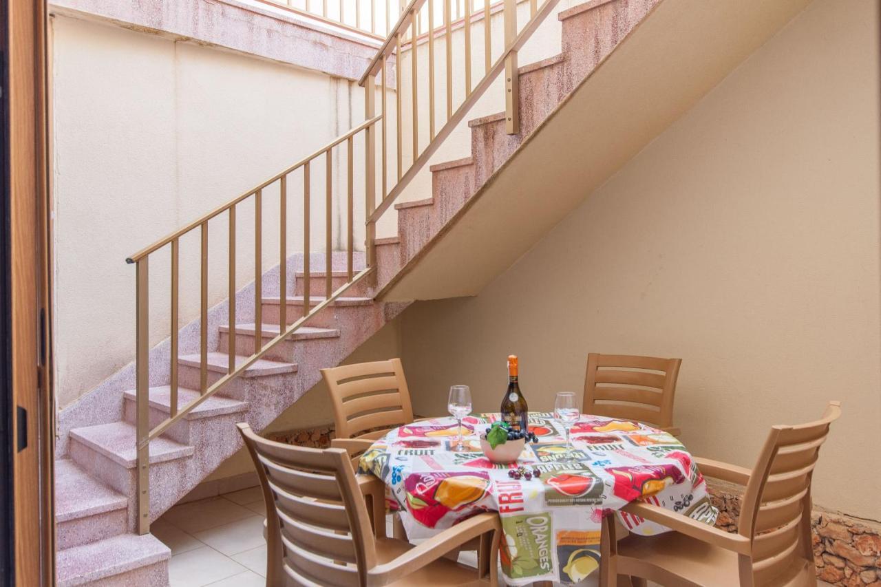 Pool & Sea Merill Apartments 멜리에하 외부 사진