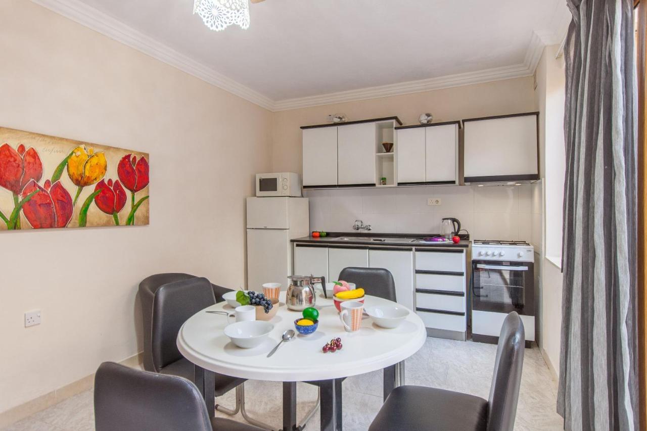 Pool & Sea Merill Apartments 멜리에하 외부 사진