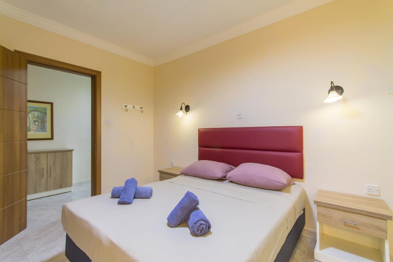 Pool & Sea Merill Apartments 멜리에하 외부 사진