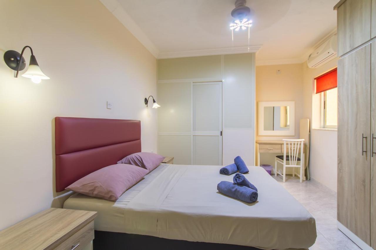 Pool & Sea Merill Apartments 멜리에하 외부 사진
