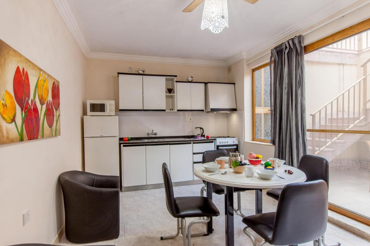 Pool & Sea Merill Apartments 멜리에하 외부 사진