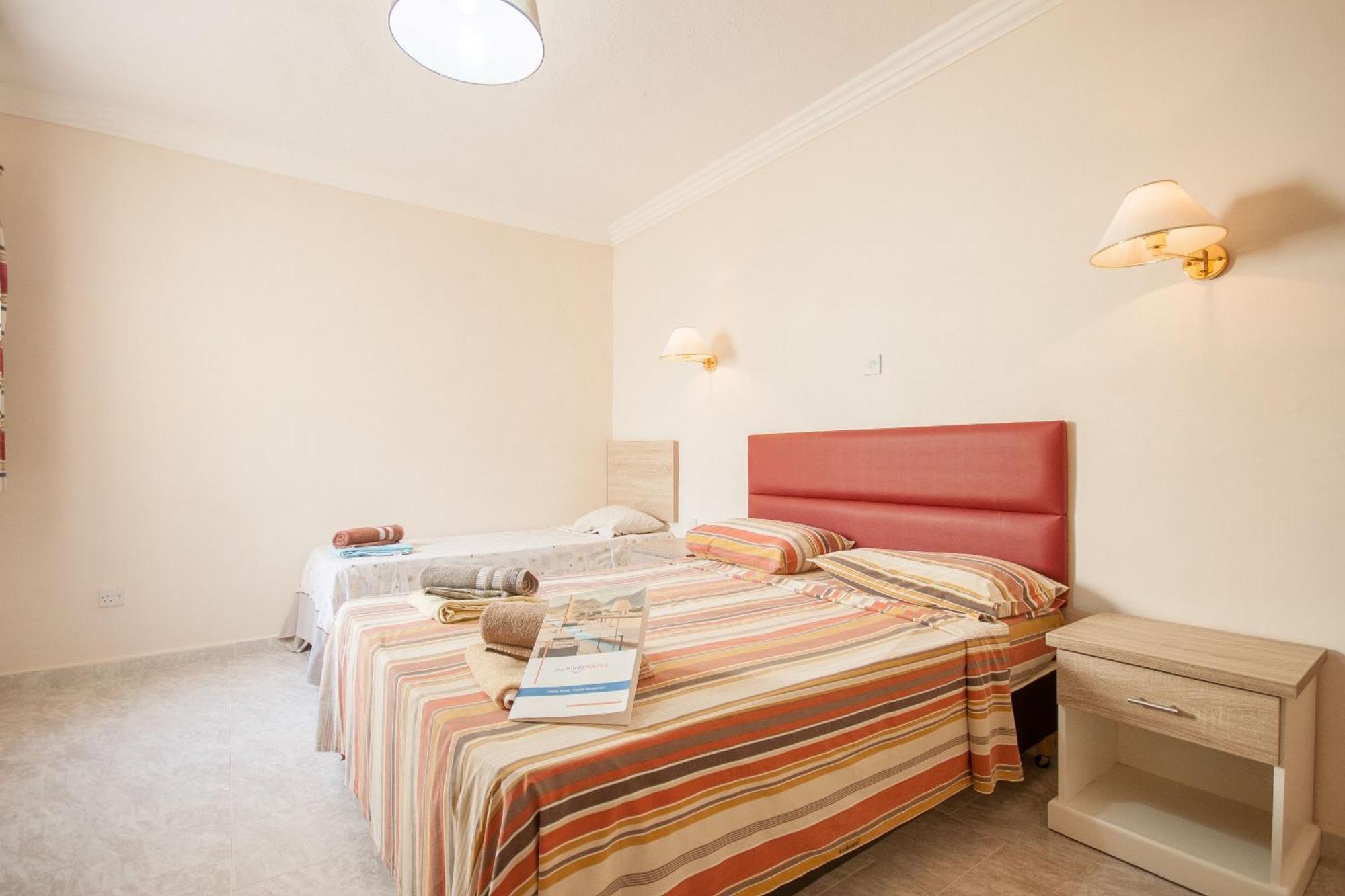 Pool & Sea Merill Apartments 멜리에하 외부 사진