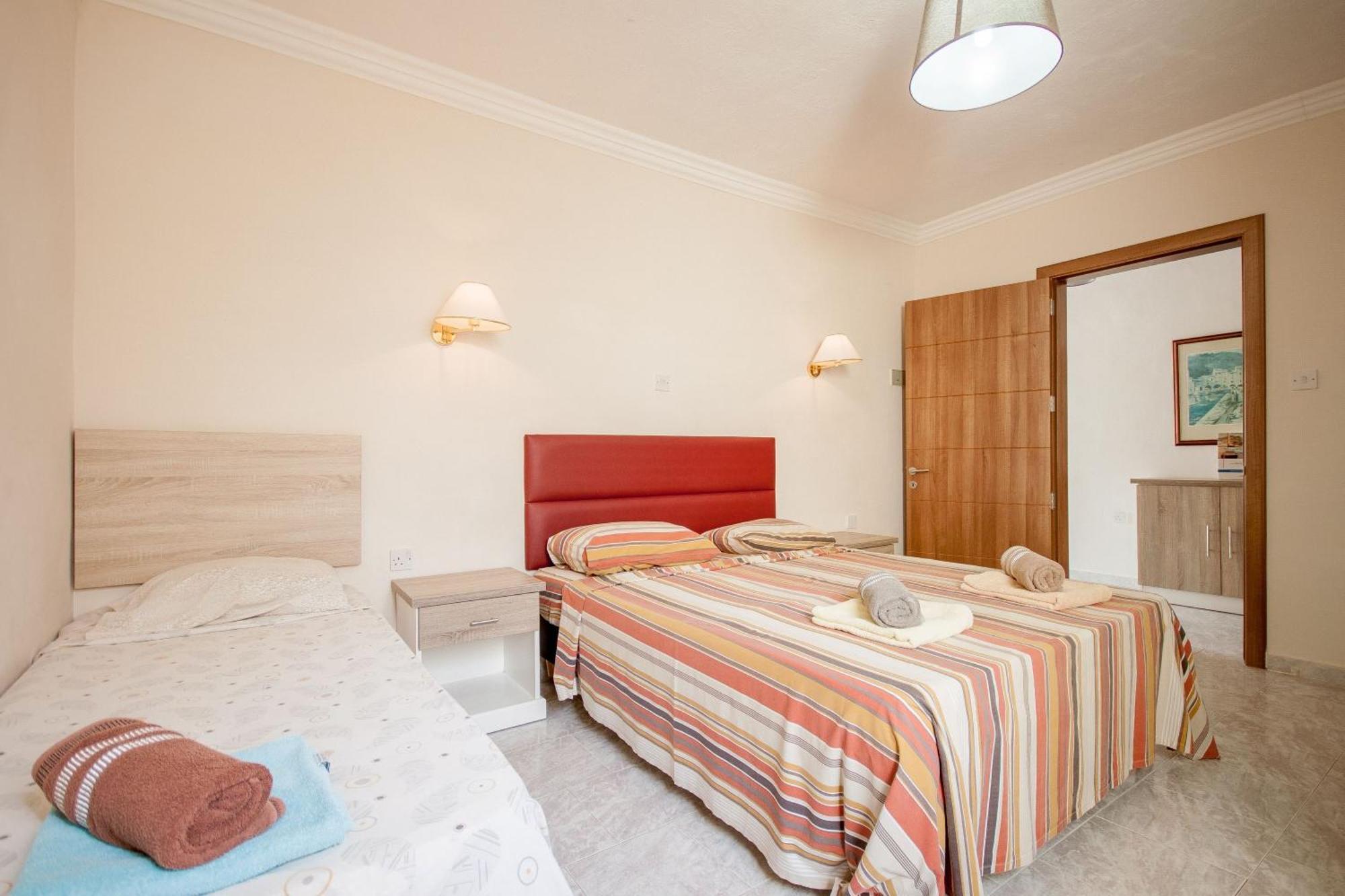Pool & Sea Merill Apartments 멜리에하 외부 사진