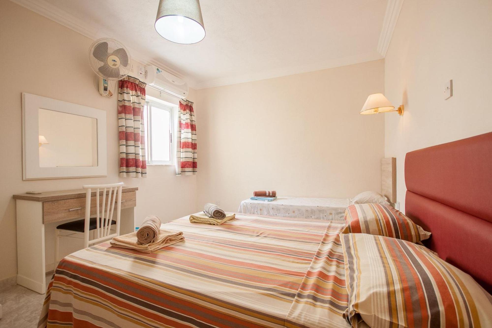 Pool & Sea Merill Apartments 멜리에하 외부 사진