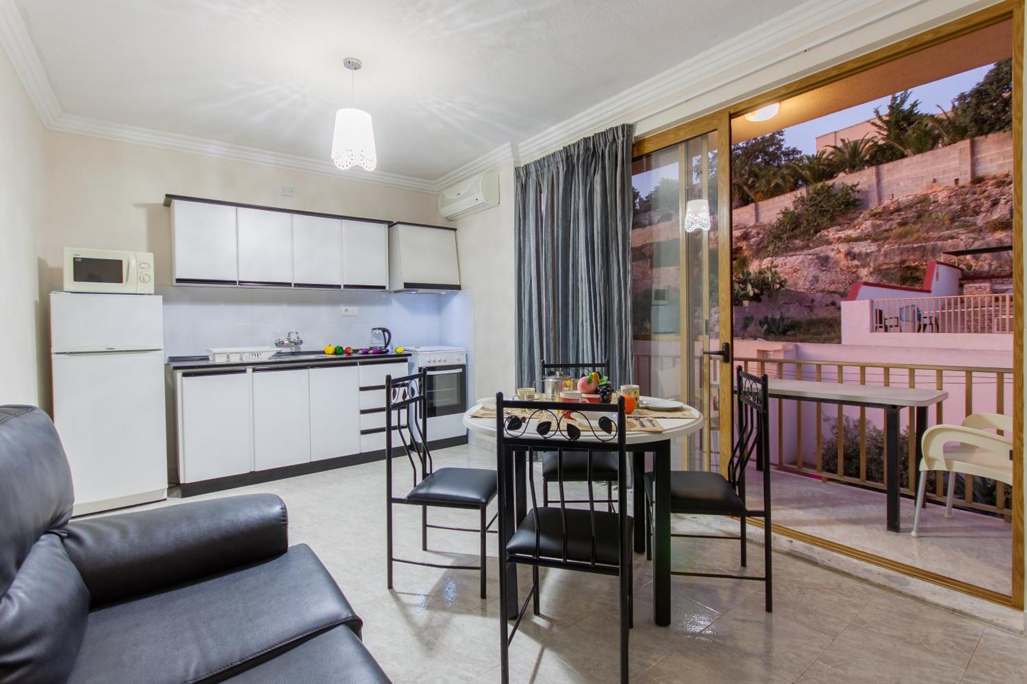 Pool & Sea Merill Apartments 멜리에하 외부 사진