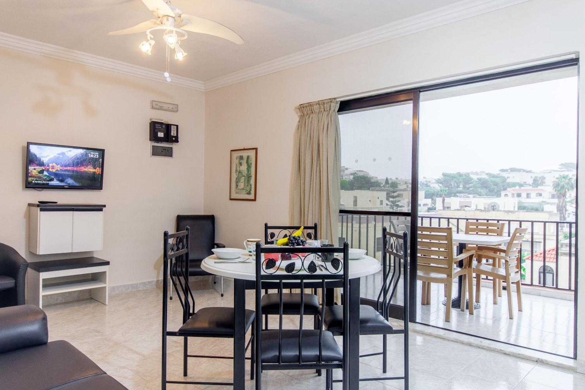 Pool & Sea Merill Apartments 멜리에하 외부 사진