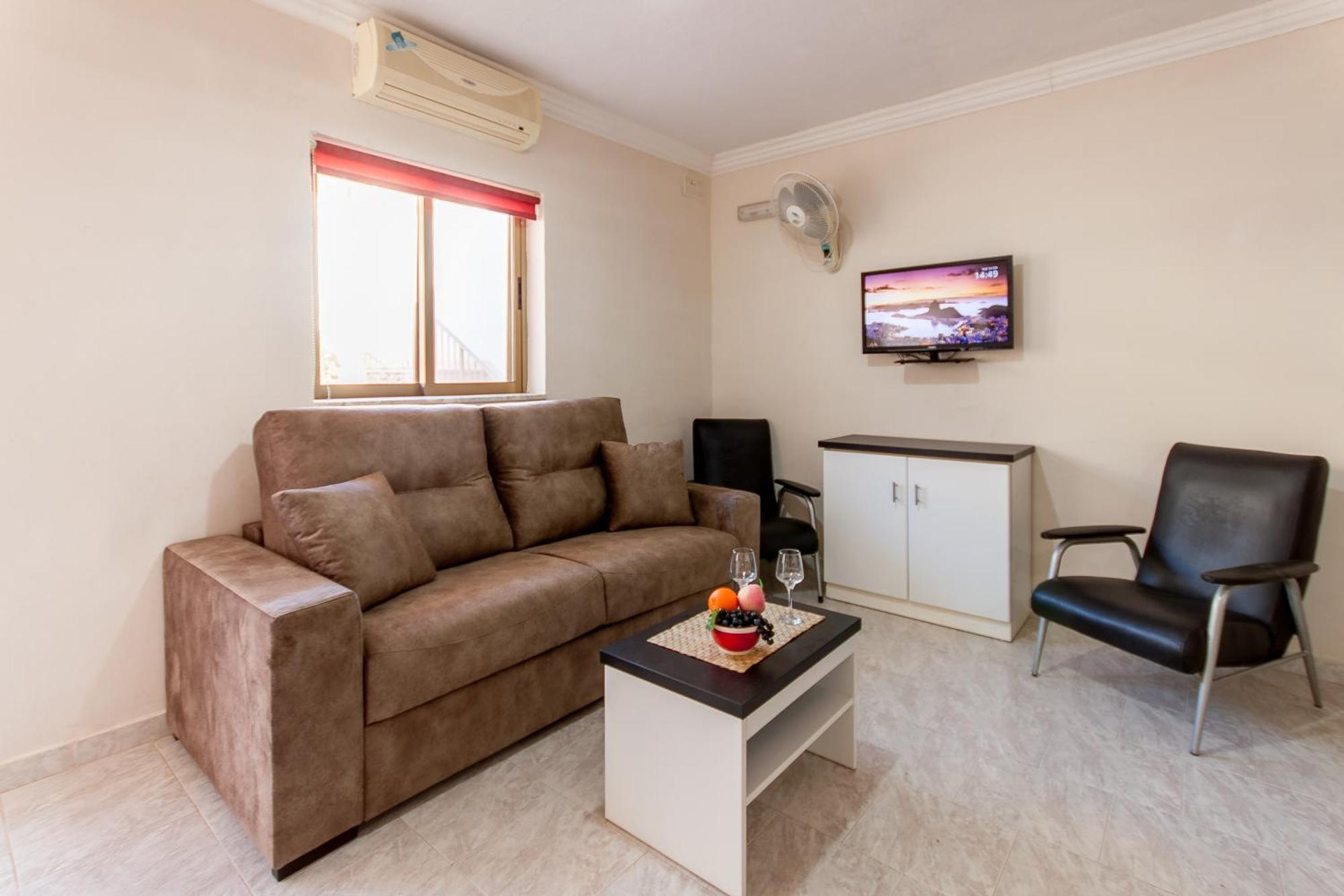 Pool & Sea Merill Apartments 멜리에하 외부 사진