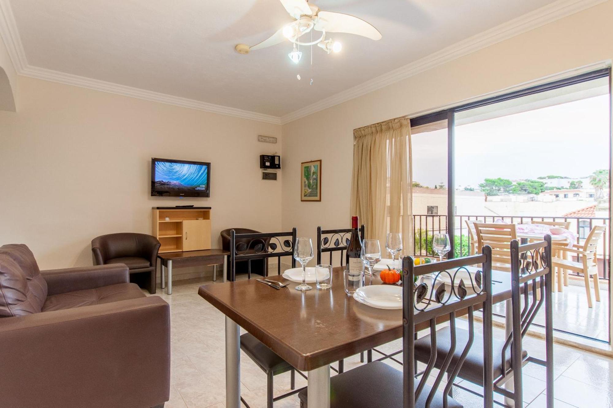 Pool & Sea Merill Apartments 멜리에하 외부 사진