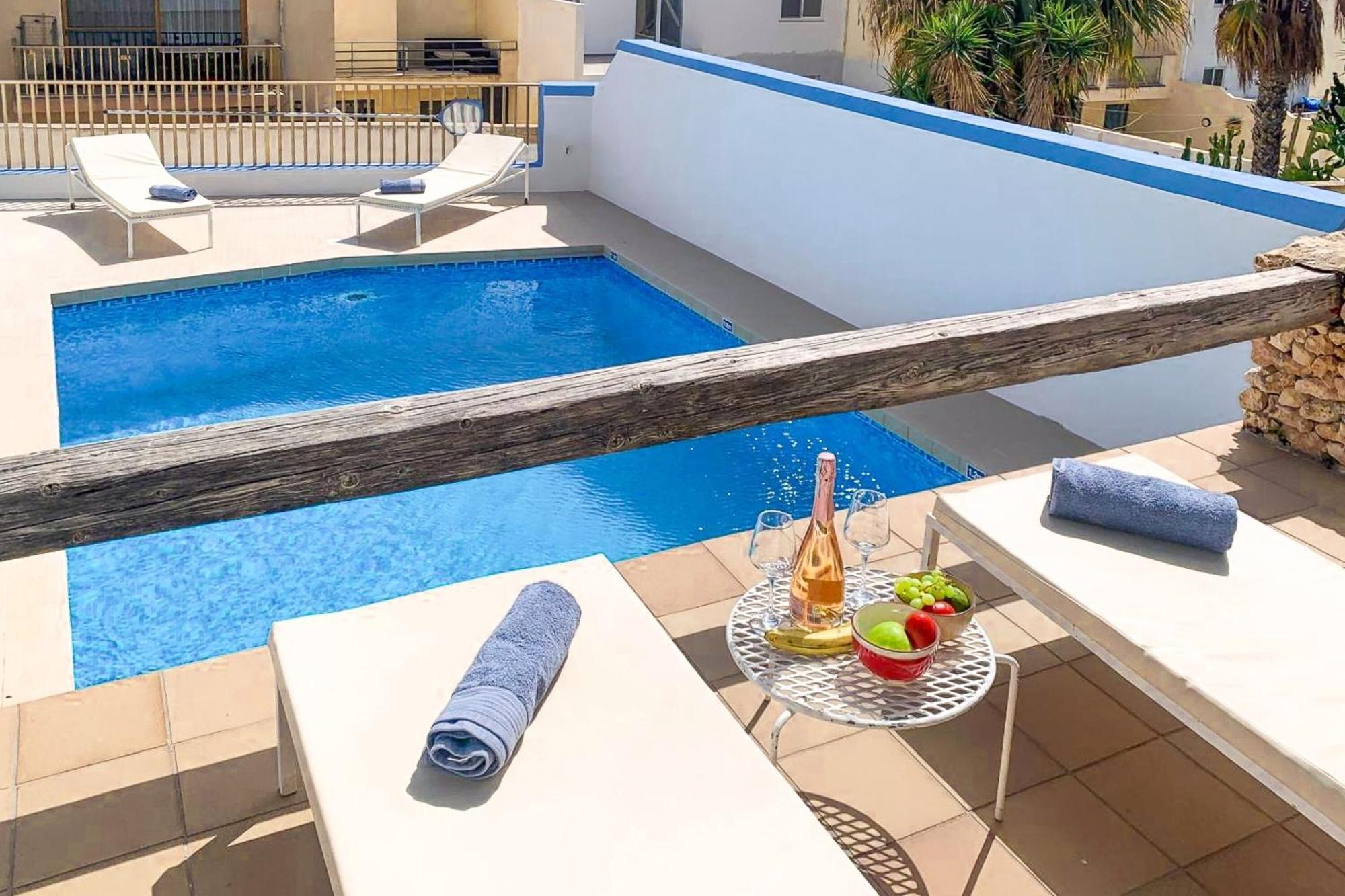 Pool & Sea Merill Apartments 멜리에하 외부 사진