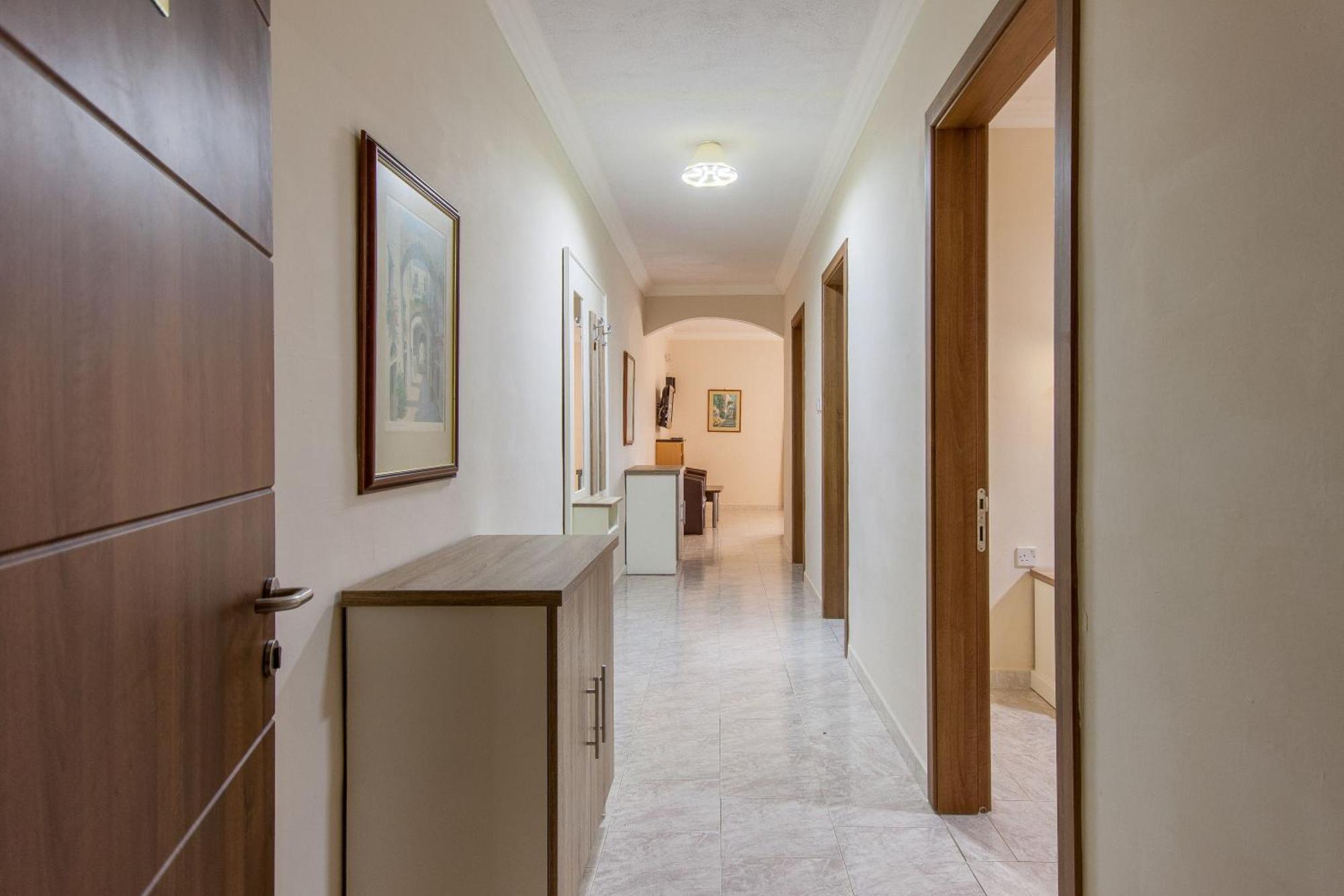 Pool & Sea Merill Apartments 멜리에하 객실 사진