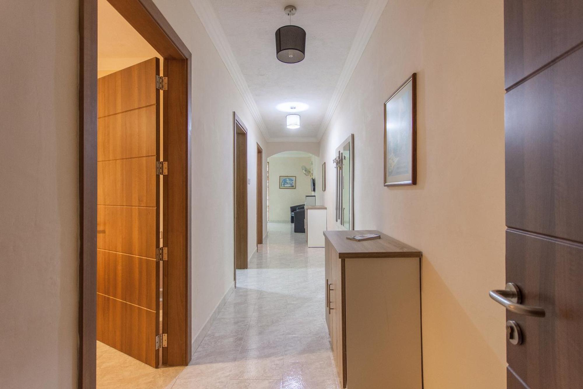 Pool & Sea Merill Apartments 멜리에하 객실 사진