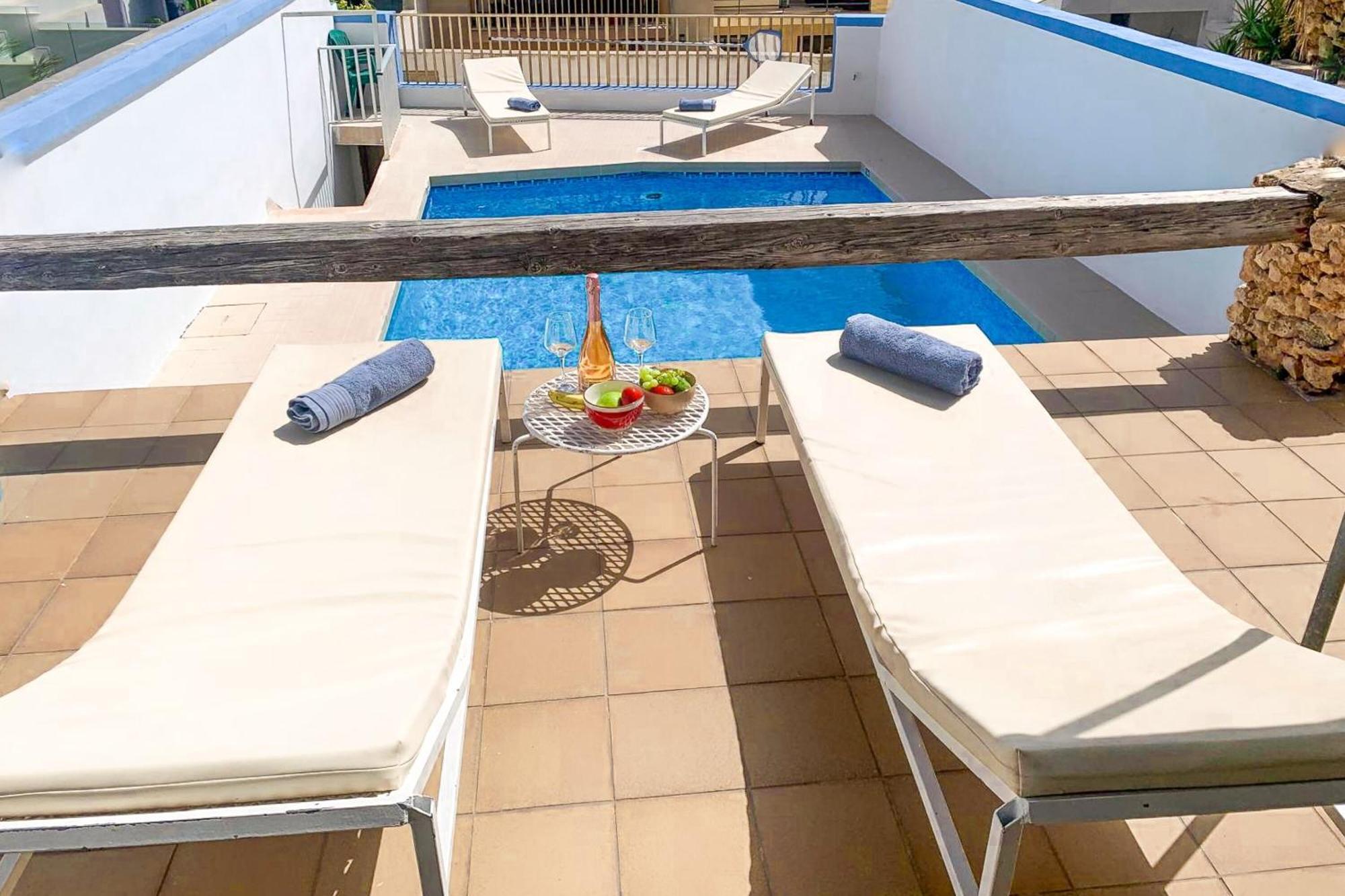 Pool & Sea Merill Apartments 멜리에하 외부 사진